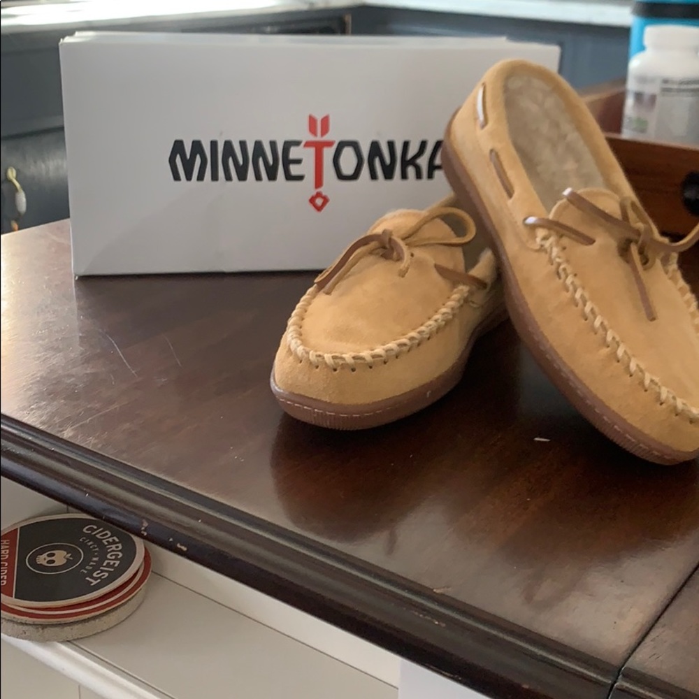 Women’s Minnetonka hardsole mocassin size 7